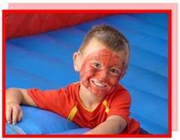 Niño con la cara pintada