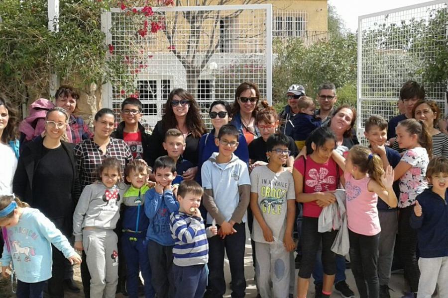 Fotografía de grupo en una granja escuela
