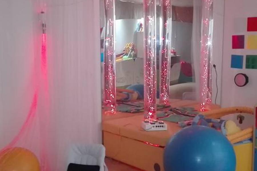 Fotografía de la sala de atención temprana (APANDA)
