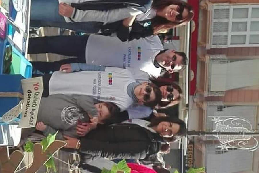 Fotografía del stand de APANDA en el Día Internacional de las Personas con Discapacidad
